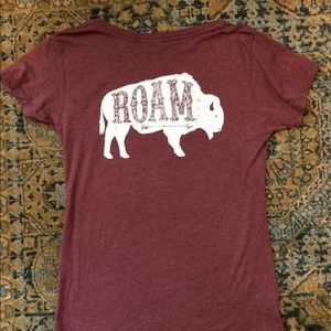 Farmer Girl Buffalo Bison Roam V neck Tee Size M
